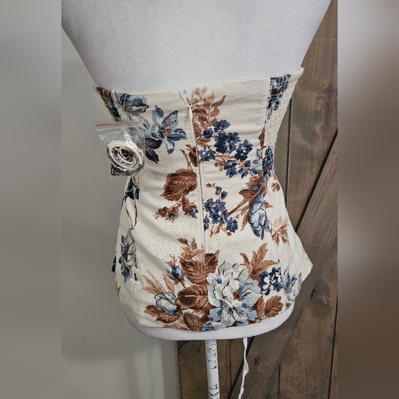ABERCROMBIE & FITCH Strapless flared hem top in cream botanical print.XS NWT - Picture 13 of 13